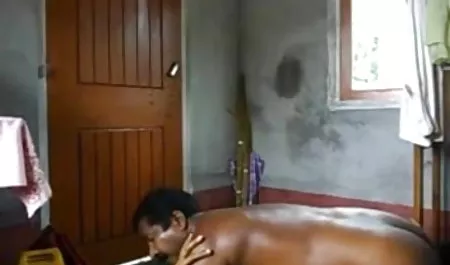 सौतेला पिता सौतेले बेटे के फुल सेक्स फिल्म साथ बलात्कार करता है जबकि माँ काम पर होती है