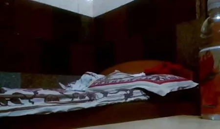 अपनी बहन को कैमरे सेक्सी फिल्म करीना कपूर में नशा करते हुए देखा।