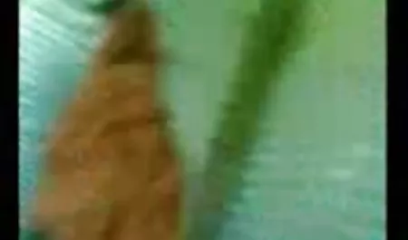 एक खूबसूरत इंग्लिश मूवी सेक्सी महिला है