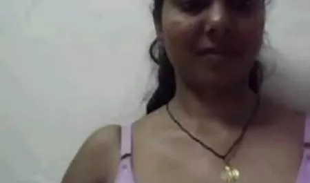 योनी में जीभ को विसर्जित करता सेक्सी बफ वीडियो फिल्म है