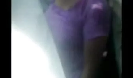 गोरा blowjob उसके प्रेमी को आश्चर्यचकित करने की कोशिश करता है सेक्सी हिंदी फिल्म दिखाओ