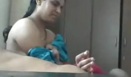 एक खड़े डिक पर सेक्सी फिल्म दिखा दो सेक्सी फिल्म दो महिलाएं