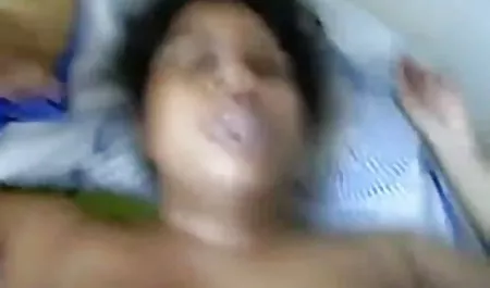 एक इंग्लिश मूवी सेक्सी वीडियो ड्रेस में उठी लड़की बरामदे में कैरी करती है