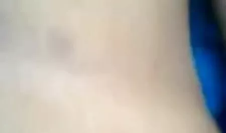 एक टैटू के साथ रूसी लड़की हिंदी सेक्सी मूवी चलने वाली