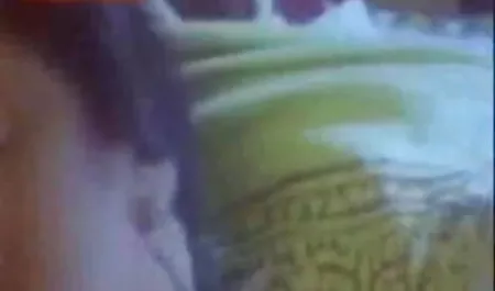 फिल्म निर्माता ने सेक्सी वीडियो फिल्म खुद ही फूहड़ योनि को फाड़ दिया