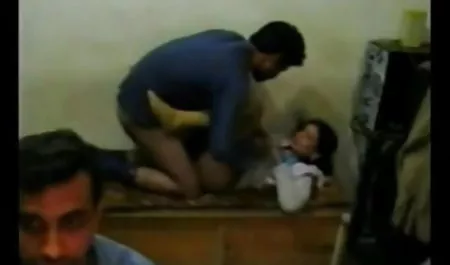 सुनहरे बालों वाले जॉर्जिया बॉलीवुड में सेक्सी पिक्चर के स्तन बड़े होते हैं