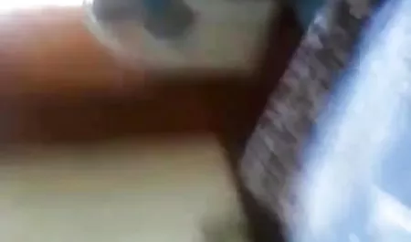 एक एयर हिंदी सेक्सी फिल्म हिंदी गद्दे पर प्रेमियों की कोमल चाबुक