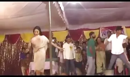 भीड़ चंचल हेलेना सेक्सी सेक्सी हिंदी फिल्म Moeller