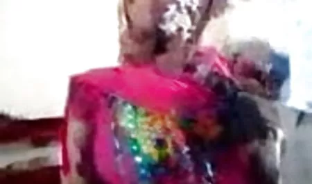 वह हिंदी सेक्सी फिल्म सेक्सी एक दोस्त से मिलने गया और उसकी अनुभवी माँ थी