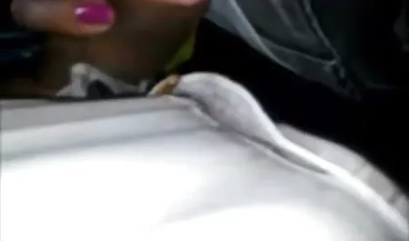 एक वेब कैमरा के सामने अदरक सेक्सी सेक्सी फिल्म दिखाइए