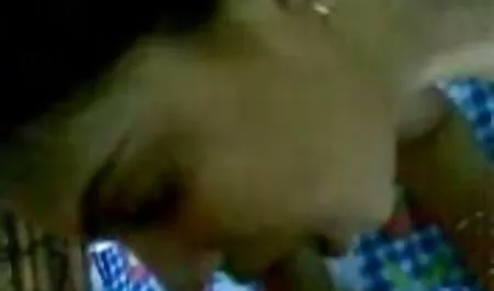 एक जोड़ा सेक्सी फिल्म भेजिए हिंदी झाड़ियों के पीछे छिप गया