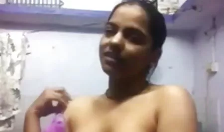 एक सेक्सी फिल्म हिंदी में सेक्सी युवा कुतिया का स्तन
