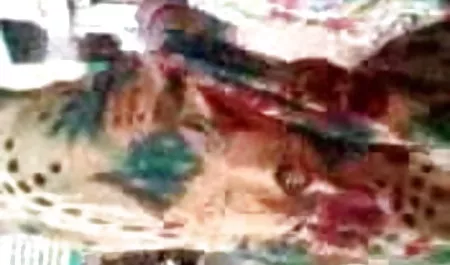 नरम बिस्तर के साथ एकांत स्थान पर रखा गया सेक्सी मूवी नंगी नंगी