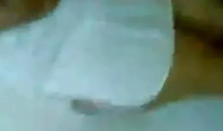 एक बेडरूम में एक आदमी के साथ तूफानी अमेरिकन सेक्स फिल्म प्राकृतिक सौंदर्य ब्रुक वाइल्ड
