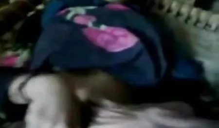 स्तनों सेक्सी एचडी फिल्म के बीच गड़बड़