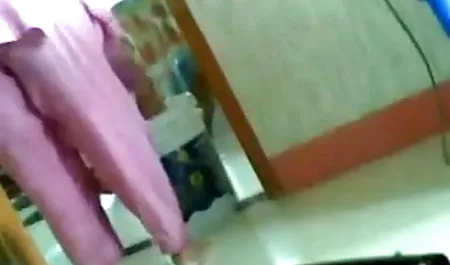 सुंदर जेक बड़े करीने से क्लियो की कुंवारी भोजपुरी ब्लू सेक्सी फिल्म गुदा प्रिंट करता है