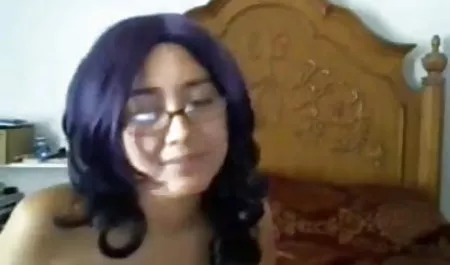 लंबी टांगों वाले पिक्चर इंग्लिश सेक्सी सपने देखने वाले ने अपने आदमी के अधीनस्थ के सामने अपने पैर फैला दिए