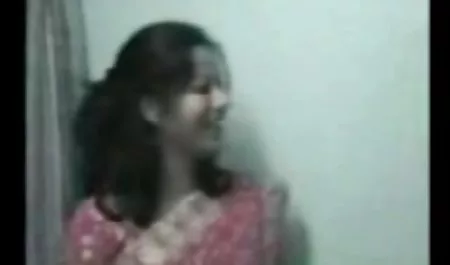 यह अपने आप में एक फूल के साथ व्यवहार करता है सेक्सी मूवी दिखाओ हिंदी में