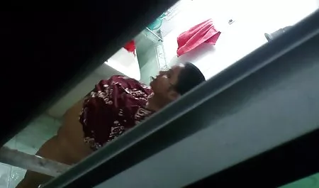 कैमरे के सामने रिहर्सल सेक्सी फिल्म हद करते हुए