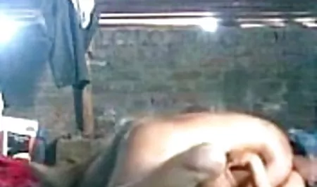 एक ग्लास वैन में ट्रिपल सेक्सी मूवी केटी हेवन के साथ सेक्स