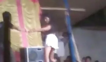 गोरी के वल्वा को सेक्सी फिल्म दिखा दे छुआ