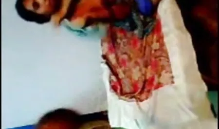 बस्टी चिक के सेक्सी मूवी एचडी मूवी गीले छेद में रेंगता है
