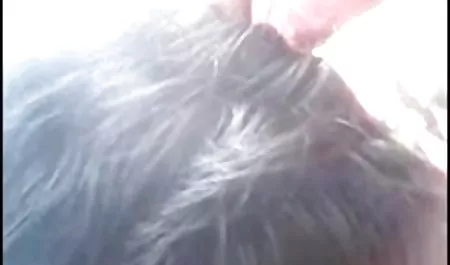 एक आदमी के लिए सबसे अच्छा उपहार एक समूह बकवास सेक्सी फिल्म दिखा है