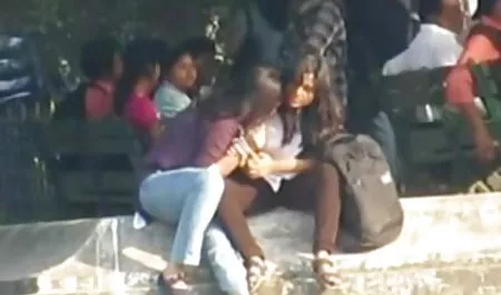दाता सभी भोजपुरी सेक्सी फिल्म वीडियो छेदों में एक गांठ बांधता है
