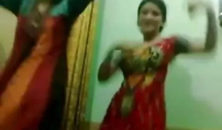 मोटरसाइकलिस्ट ने गैराज में फूहड़ एब्बी कैट की चुदाई की सेक्सी पिक्चर दिखाएं वीडियो में
