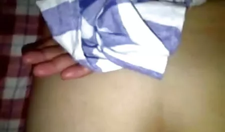 पीछे से लड़की को सनी देओल का सेक्सी फिल्म पकड़ता है