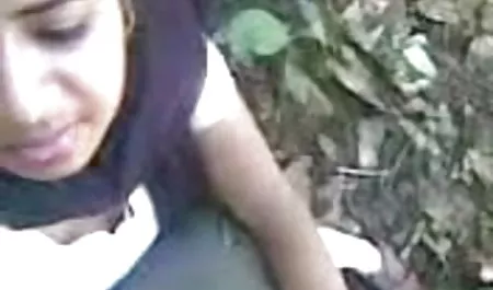 मैनली गोल्डी रश टोपी का सेक्सी पूरी पिक्चर आनंद लेती है