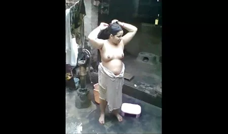 ब्लोंड क्रिस्टल एक विशाल एक सेक्सी फिल्म वीडियो काला डिल्डो डालता है उसकी गांड में