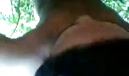 चोदने सेक्सी फिल्म हॉट के लिए अपना पिछला छेद डालता है