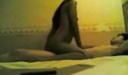 प्यारी मार्कलाइन अब्दिर एक धमाके में काम करता है अंग्रेजी सेक्सी मूवी एचडी और ग्राहकों की सेवा करता है