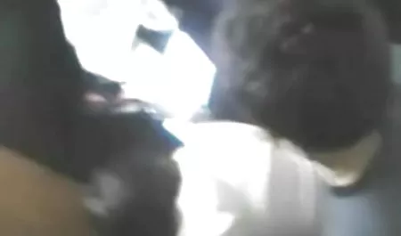 उसके पैर सनी लियोन की सेक्सी मूवी वीडियो फैलाए