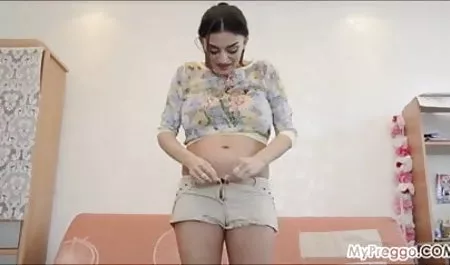 सफेद कोट में सूजी सेक्सी मूवी देखने रोमांचक मजबूत पुरुष