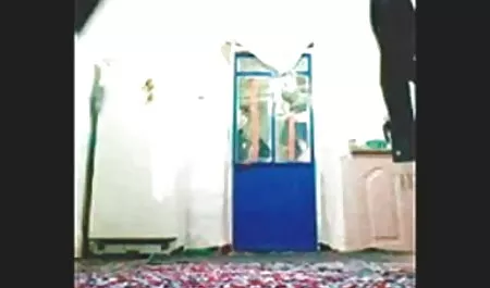 क्या किसी सेक्सी वीडियो की फिल्म के सामने पैर फैलाने का अधिकार है