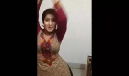 एक सेक्सी सेक्सी मूवी सुंदर काली महिला के साथ व्याकुल सेक्स