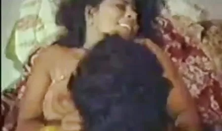 एक जंगली समुद्र तट मद्रासी में सेक्सी पिक्चर पर जंगली सेक्स के साथ एक रोमांटिक सैर समाप्त हुई