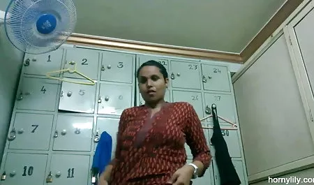 डबल प्रवेश एक सेक्सी फिल्म दिखाएं वीडियो में गंभीर युवा महिला की प्रतीक्षा कर रहा है
