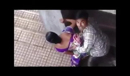 एक सेक्सी फिल्म देव असामान्य जिमनास्ट के साथ कस्टम सेक्स