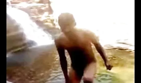 अनोखा! बेटे ने अपनी माँ को हिंदी वीडियो सेक्स फिल्म कपड़ों में चोदा