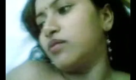 एक मोटरसाइकिल के साथ एक गर्म लड़की सेक्सी फिल्म सेक्सी फिल्म पिक्चर का शॉट
