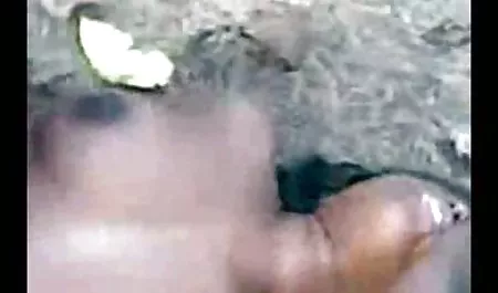 एक युवा महिला ने उसे यात्रा के लिए 2 साल की सेक्सी फिल्म आमंत्रित किया