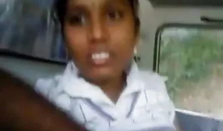 पतला फूहड़ जूलिया के साथ एक सेक्सी बीएफ मूवी ट्रेन पर कमबख्त
