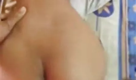 मां ने अपने मूवी सेक्सी वीडियो बेटे को सजा दी